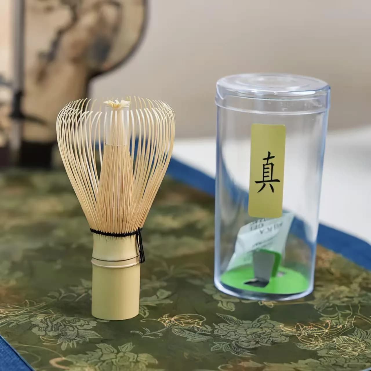 Shin chasen — beyaz bambu matcha çırpıcısı