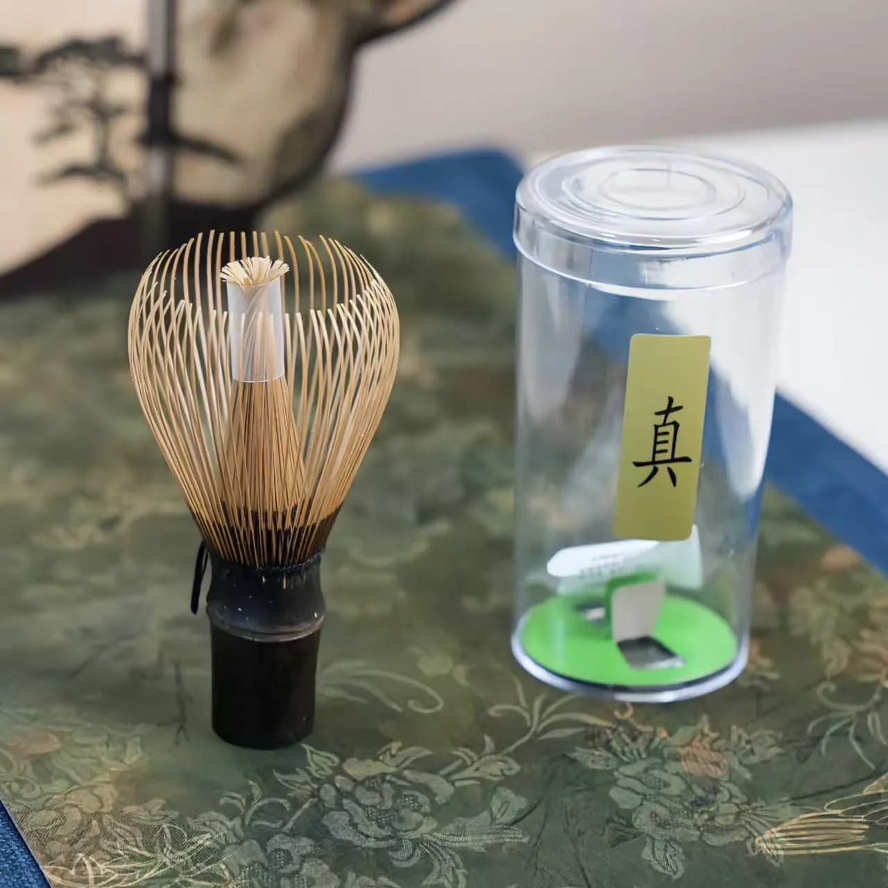 Shin chasen — mor bambu matcha çırpıcısı
