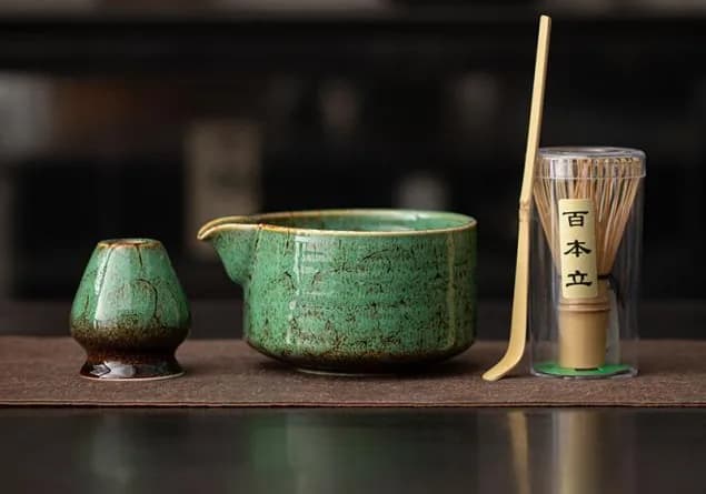 Reaktif sırlı matcha seti — akıtma ağızlı kase, akan sırlar