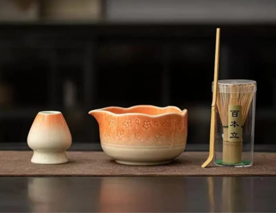 Set de matcha — cuenco de pétalos color melocotón
