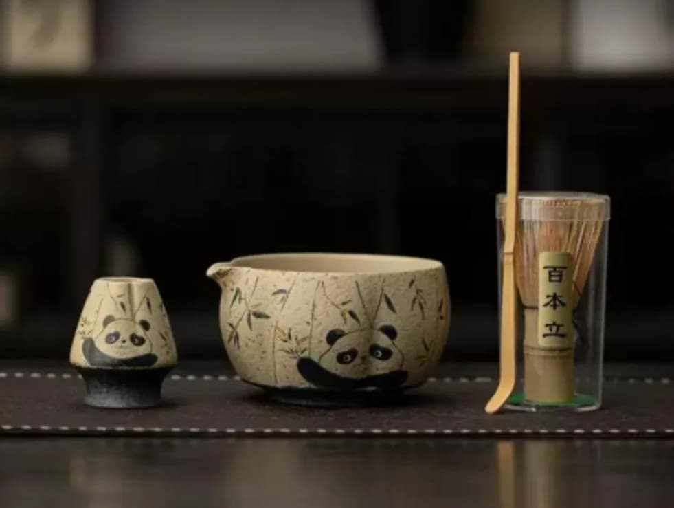 Matcha seti — pandalı kase