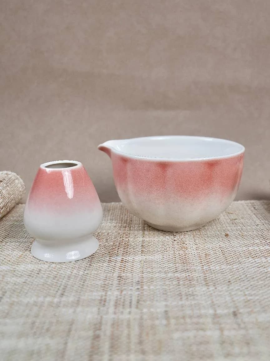 Matcha kasesi ve çırpıcı tutucu — dilimli kase